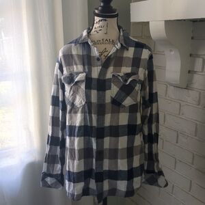 **3/$10** Hurley Button Up Top Size Small